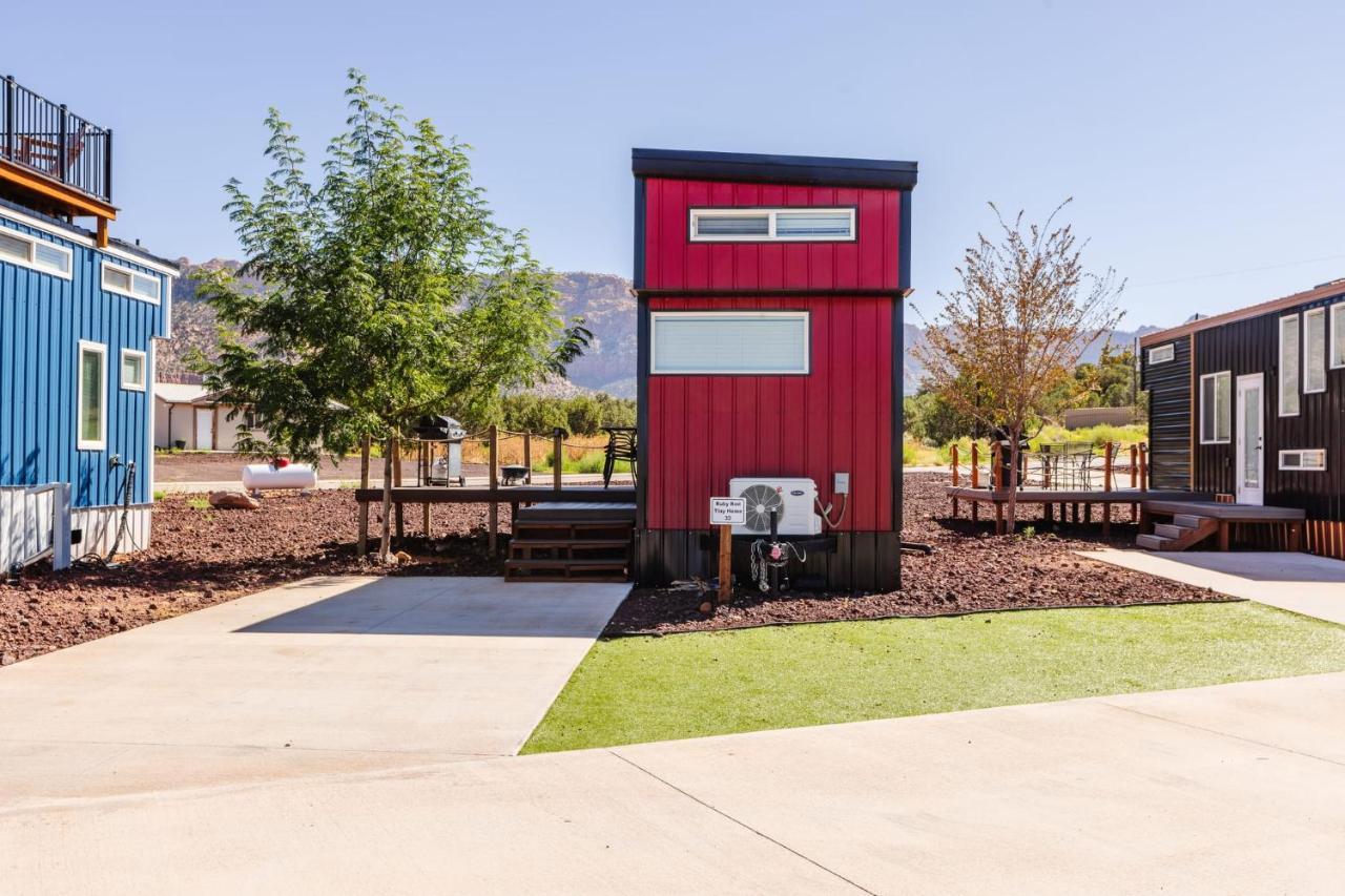 Ruby Red Tiny Holiday home *