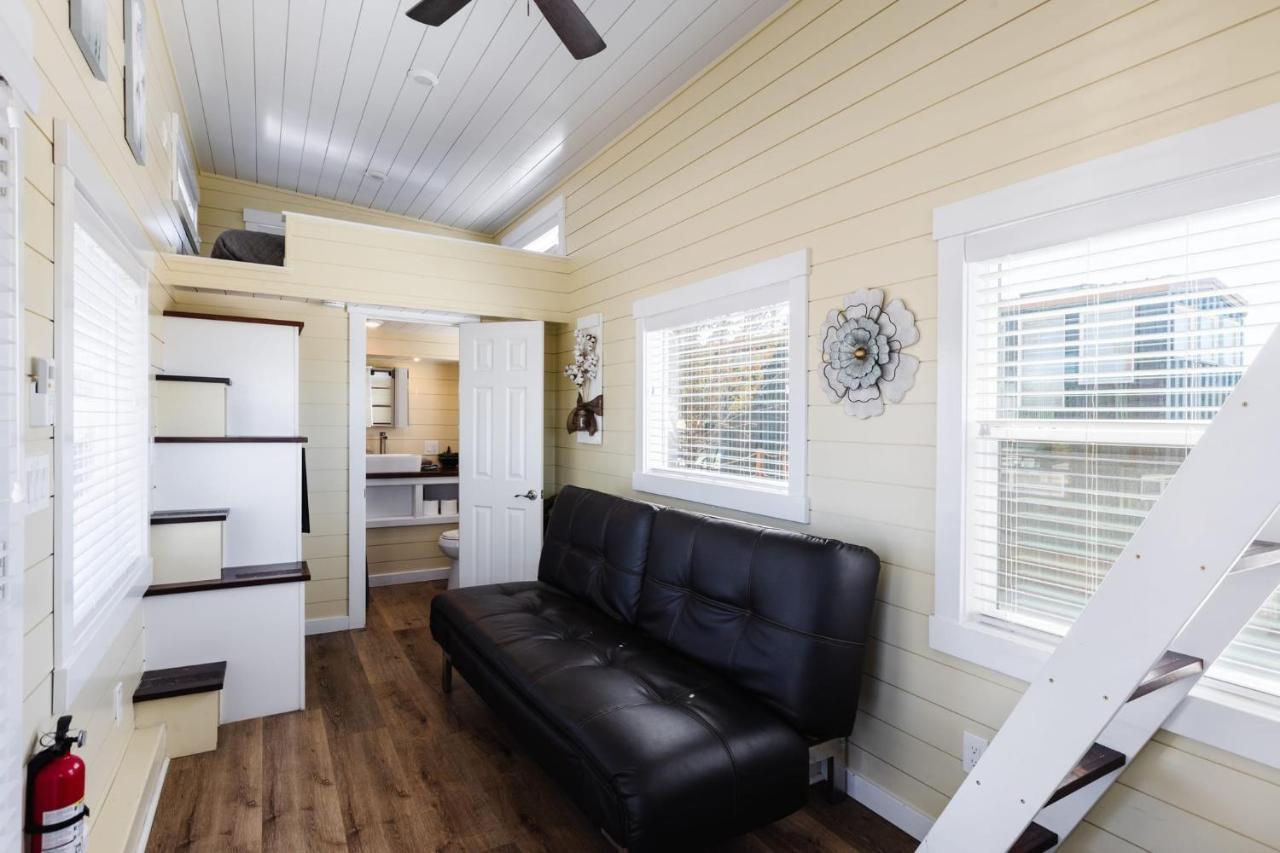 Ruby Red Tiny Holiday home Apple Valley